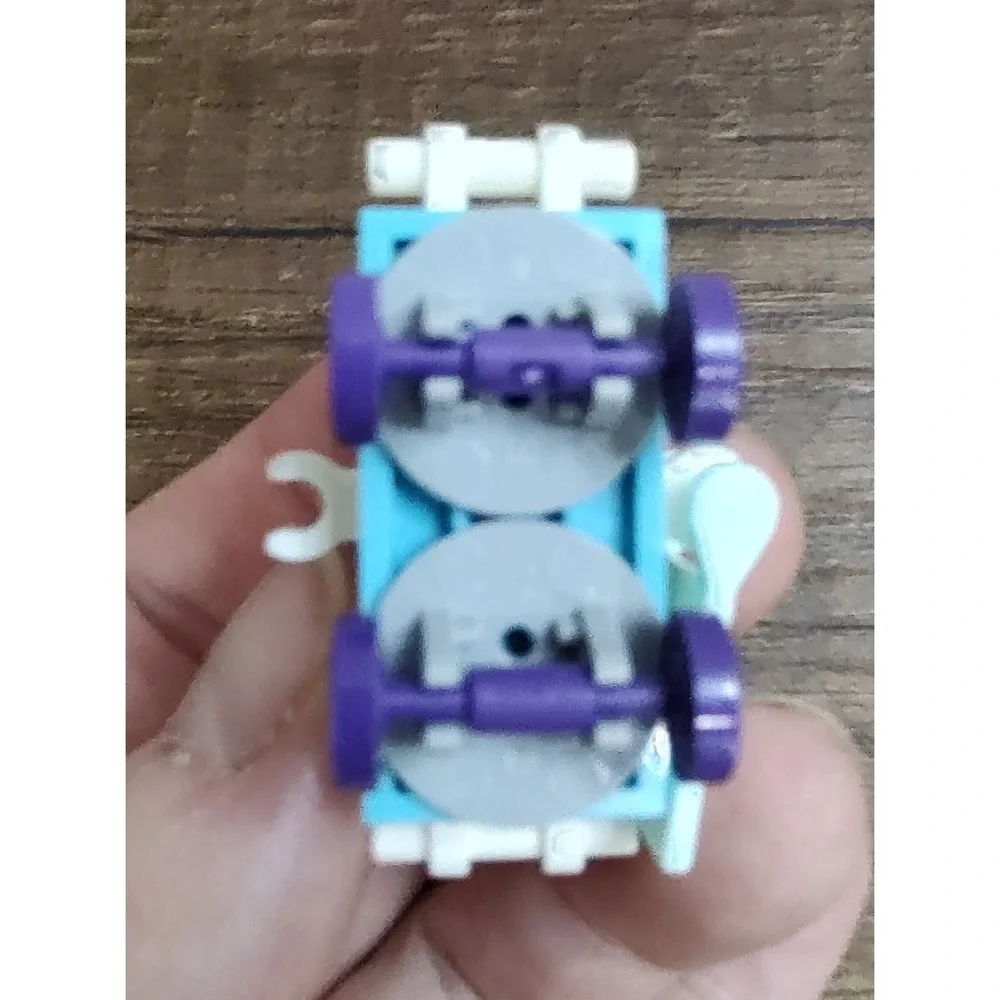 Lego Friends Juniors Mia's Vet Clinic (10728) Hedgehog Animal Vet Bed Lot